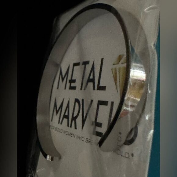 Metal Marvels stainless silver cuff UNAPOLOGETIC NWT - Picture 2 of 4